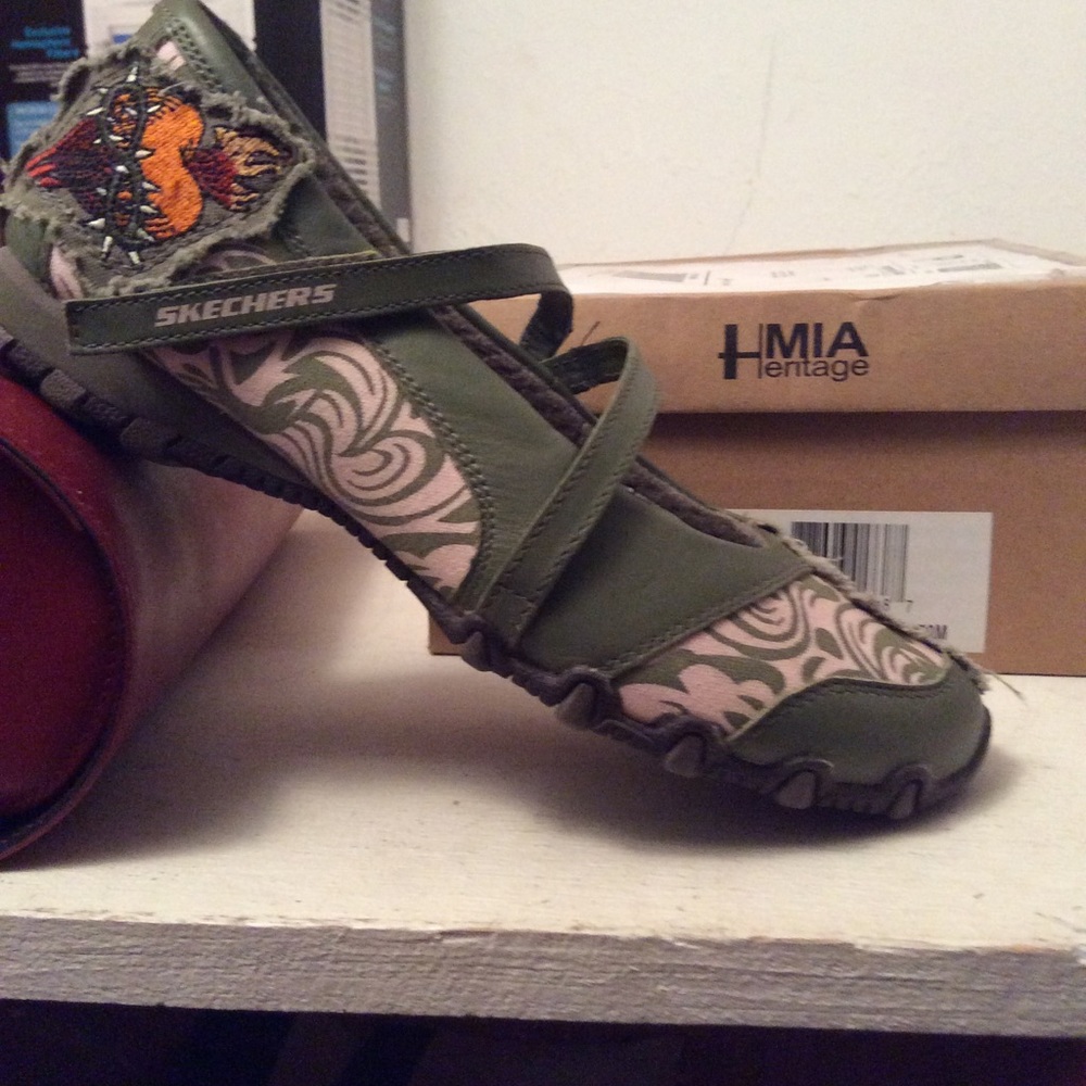 Shoes - Picture 2 of 2